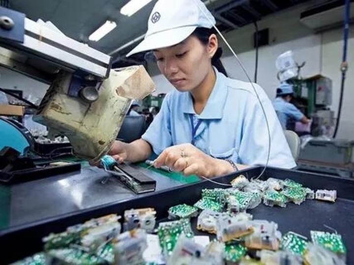 Hotspot Matrix: Biến Từ công nhân rửa chai, quét thành cơ hội marketing đột phá